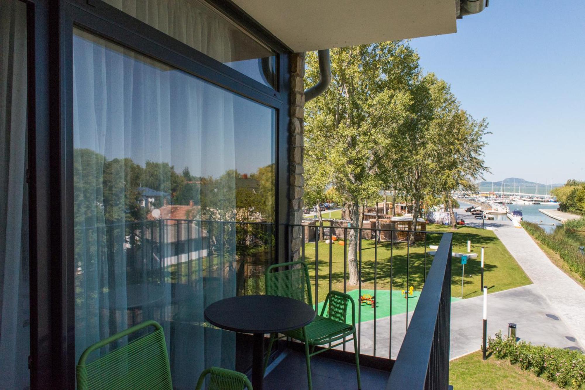 Fenyves Yacht Club Superior Hotel Balatonfenyves Exterior foto